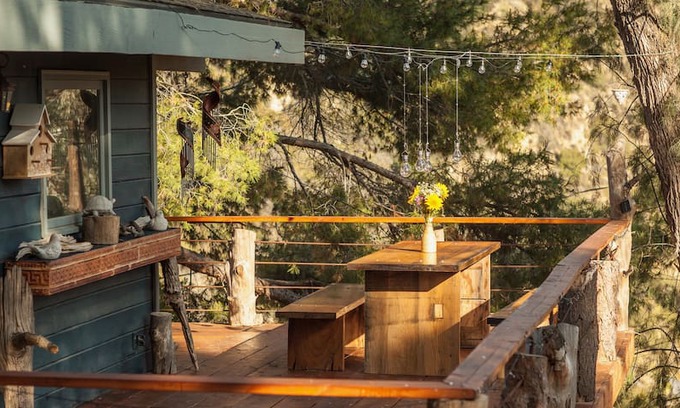 Topanga Apartment | Paolo's Ladder