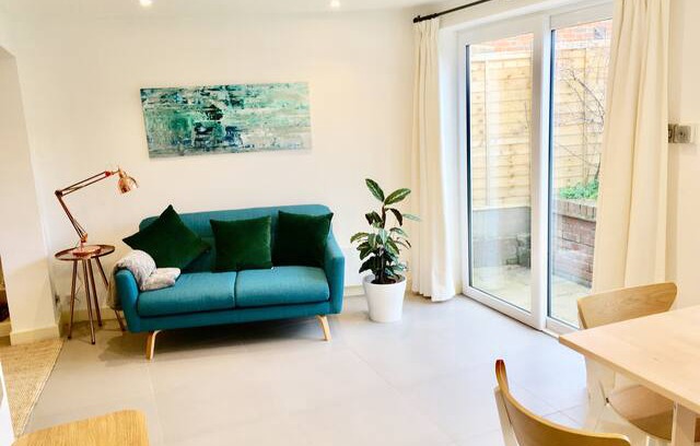 Beccles House | Berry Cottage - central Beccles, secluded garden.