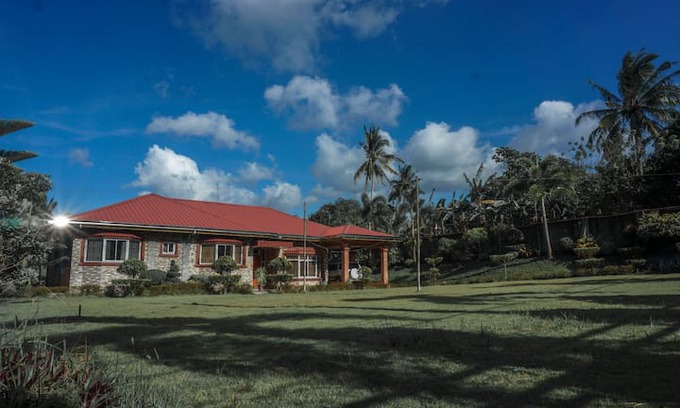 Maragondon House | Casa de Diaz: 4BR Luxury Home near Tagaytay
