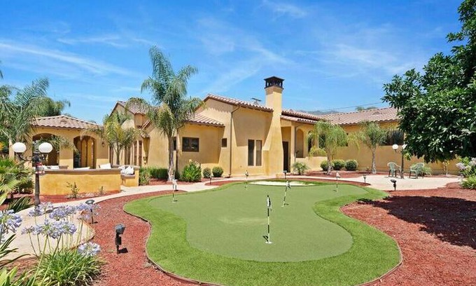 Glendora Villa | Luxury Villa Oasis- 12 BED 7 BATH - Mansion Living