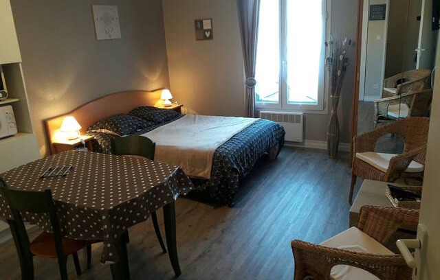 Bagneres-de-Bigorre Apartment | Joli studio coquet avec parking privé gratuit