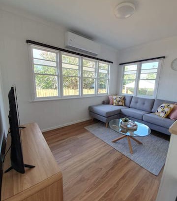 North Toowoomba House | Ivory Cottage - Beautifully Renovated