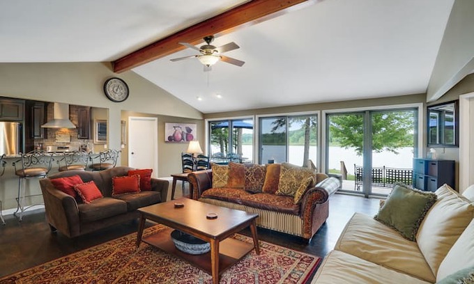 Allenton Cabin | The Whigville Lake House