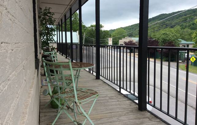 Hot Springs Apartment | Mitchelltown Apartments-Stay and Vacation