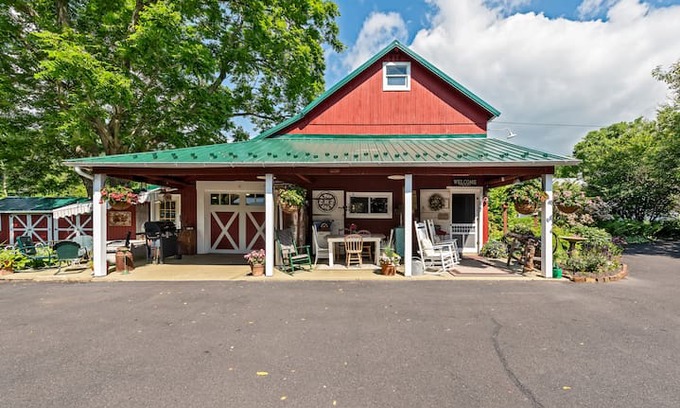 Bridgeton Townshp House | Barn cottage at River Rose