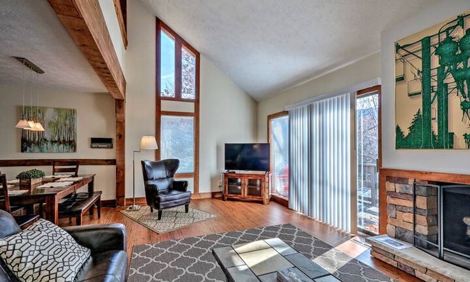 Stroudsburg Villa | NEW! Lavish Camelback Mountain Retreat With Sauna!