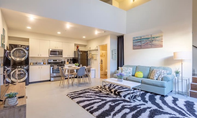East Village Apartment | Modern Comfy Private Loft in downtown SD w Parking