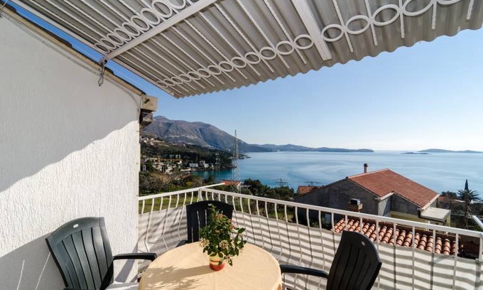 Mlini Apartment | 6+0 Persons, 1st. floor, 85 m², 3 bedrooms