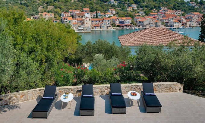 Prvic Luka Villa | Spacious Hillside Villa Ideal for Group Holiday