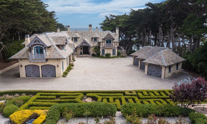 Carmel Highlands Villa | Lux One stunning villa in monterey for concourse
