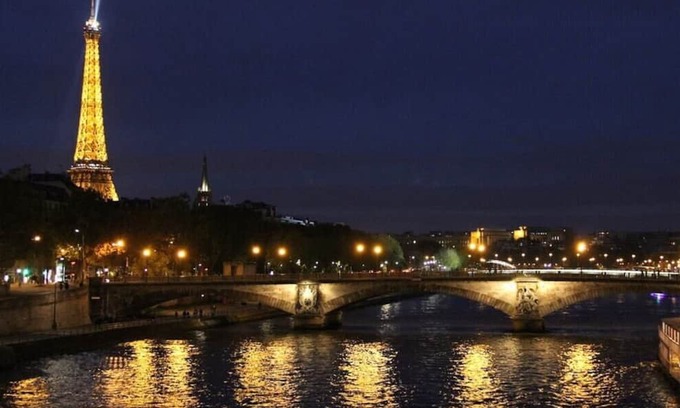 Aubervilliers Apartment | Chic apart with parking near Paris