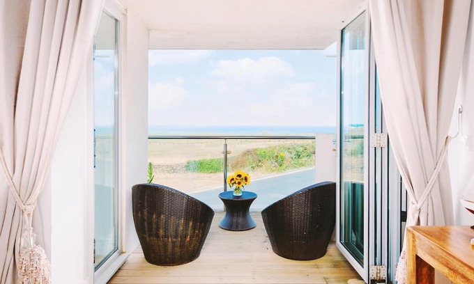 Lusty Glaze Apartment | 2 Bolowthas Court-Spacious apartment close to beaches, parking, coastal and sea views.