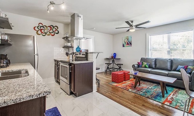 Lincoln Terrace Apartment | Artist’s Apartment-near OU Med, Bricktown, Arena