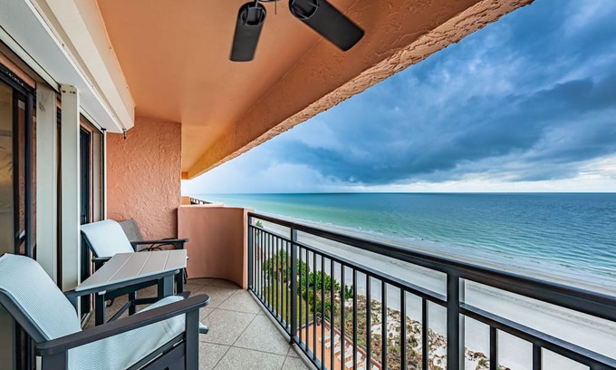 Indian Shores Condo | APRIL 13-27 SPECIAL BOOK NOW! 🌴BCHFRONT PENTHOUSE Million View🌴