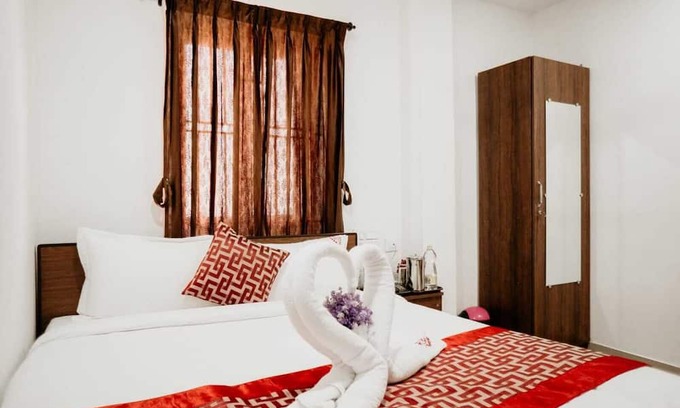 Perundurai Hotel | RD HOTEL ANNA STATUE