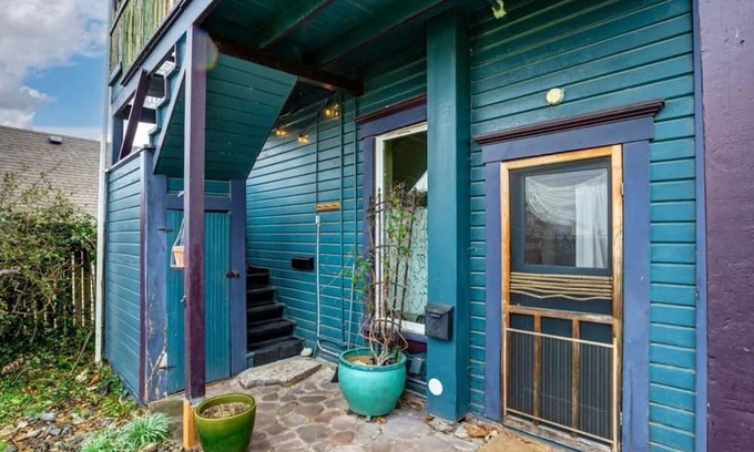 York House | Victorian on Garden Best Location in Town