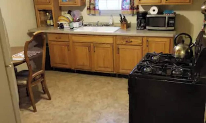 Aliquippa Apartment | House can sleep 8 or more people