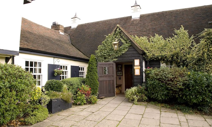 Pattiswick Hotel | Premier Inn Braintree - Freeport Village