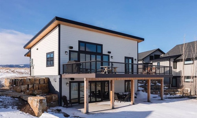 McAllister House | Angler's Landing - Lakehouse Retreat with Stunning Panoramic Views