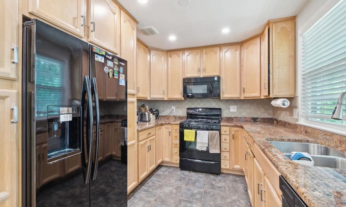 Centreville House | Spacious Modern 3-bedroom house in charming Centreville with WiFi