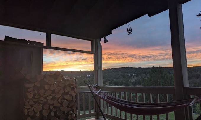 Alto House | Remote 3-bedroom home very close to skiing, dining, and shopping in Ruidoso, NM
