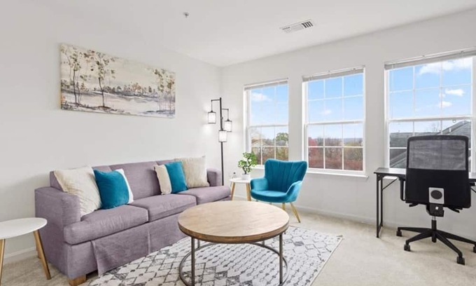 McLean Apartment | Tysons Galleria Retreat