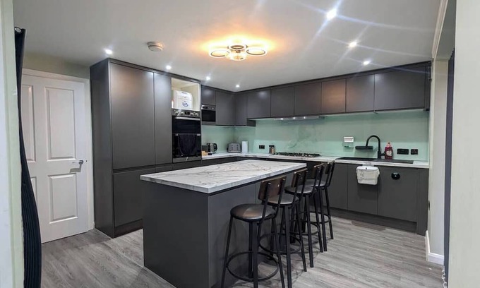 Manchester House | Family-friendly 3 bedroom house close to M60