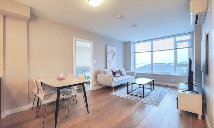 Richmond City Centre Apartment | 2BDR & 2Bath | AC | Free WiFi & Parking @ Oval Park