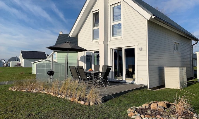 Olpenitz House | Baltic Sea time-out - infrared sauna, fireplace, shower, 3 smart TVs, terrace, parking lot