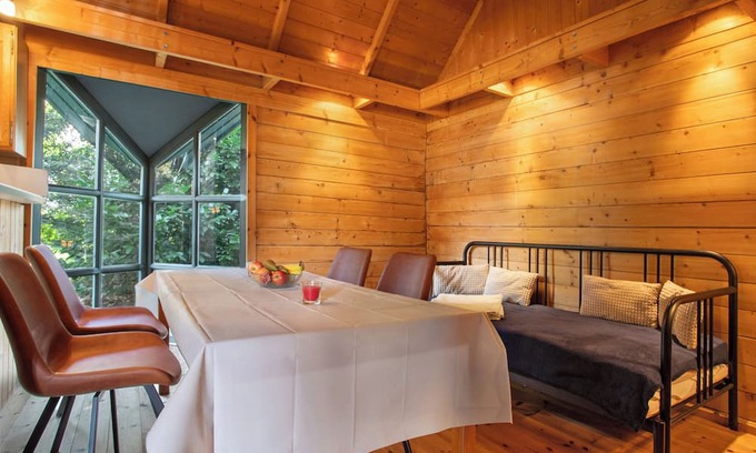 Verchen House | Holiday Home 'Blockbohlen-Haus Auf Hof Verchen' with Private Terrace, Private Garden and Wi-Fi