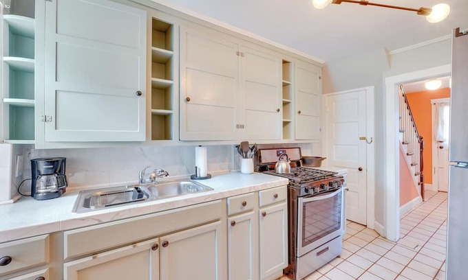 Newburgh House | Colorful Home ~ 1 Mi to Hudson River!