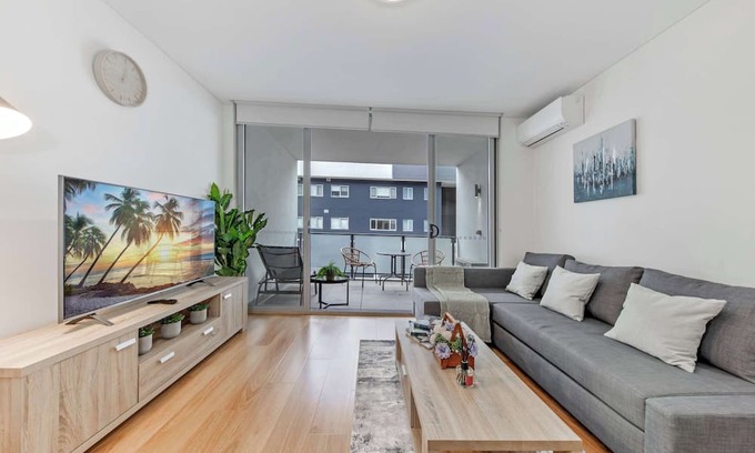 Wolli Creek Apartment | MetaWise Modern 2Bed Easy Airport Train Access