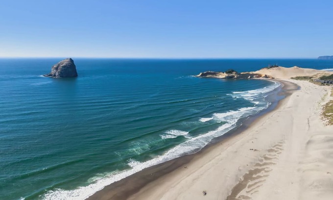 Kiwanda Shores House | Bright Beachfront Bungalow w/hot tub situated next to Cape Kiwanda Park