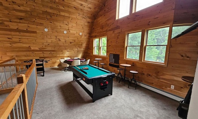 Tamworth House | NEW! Relax&Play: HotTub/FirePit/Game Room Paradise