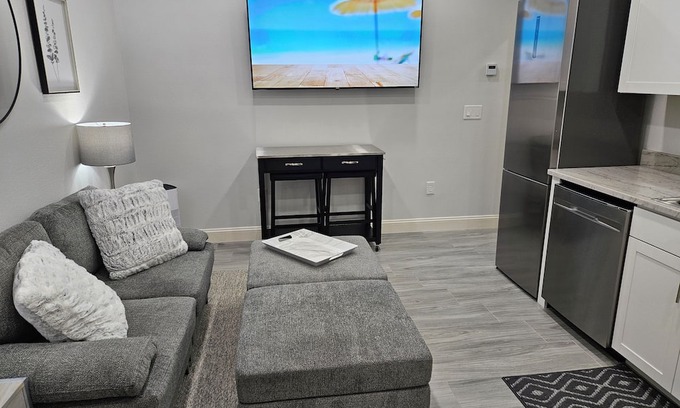 Miramar Beach Villa | Close to beach