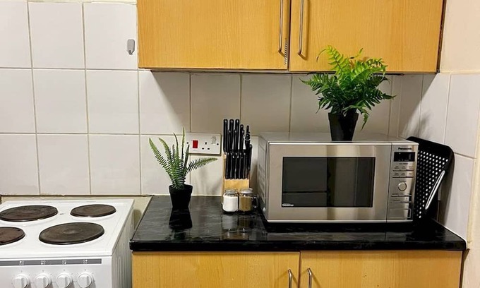 Manchester House | Pass the Keys | Free Parking Close To Manc Perfect For Long Term