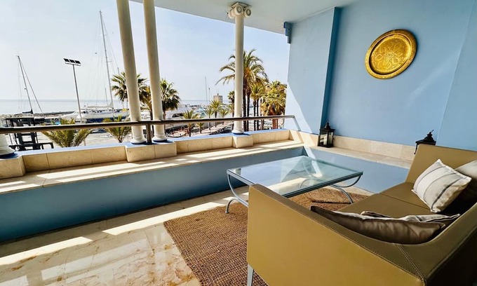 Sotogrande Apartment | Apartment 'Apartamento Puerto Sotogrande' with Sea View, Wi-Fi and Air Conditioning