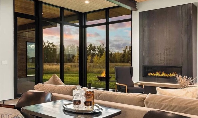 Bozeman House | Unparalleled Bozeman estate with river frontage to the Gallatin River.