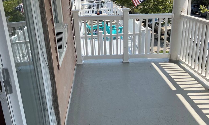 North End Apartment | 1BR apartment near the beach