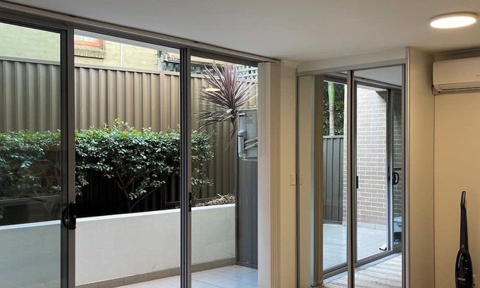 Bellevue Hill Apartment | Beach access, cafes, restaurants and coastal walks
