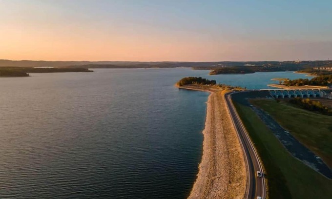 Omaha Cabin | Sunsets-Table Rock Lake-Branson-Thunder Ridge