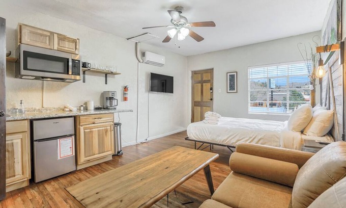 West Colorado Springs Apartment | Explore & Relax: Pet-Friendly Studio in Historic Old Colorado City, Steps from Outdoor Adventures