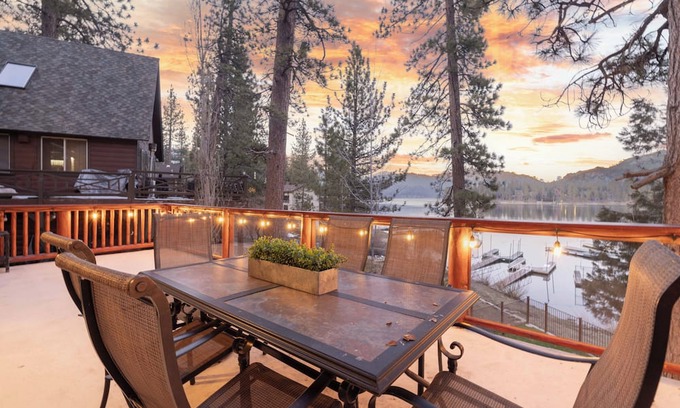 Boulder Bay Cabin | LAKEFRONT Cabin, 3BED/3 BATH. Big Bear Lake, Boulder Bay. Private dock. AC