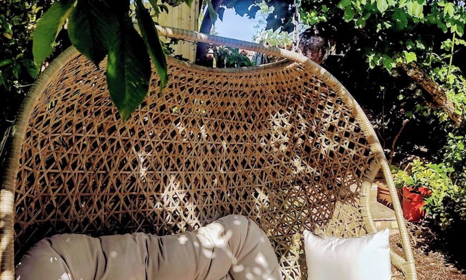 Charlton Apartment | Cosy garden flat in Greenwich, London (near O2 Arena).