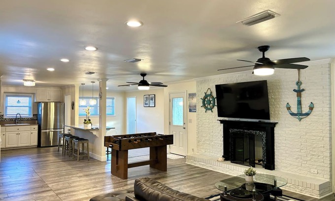 Gulf Breeze House | Charming - Relax - Retreat in Gulf Breeze