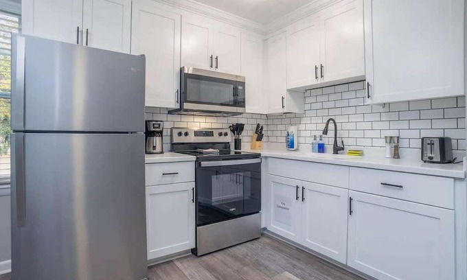 Bayview Apartment | Hillside Cove - Helm Suite