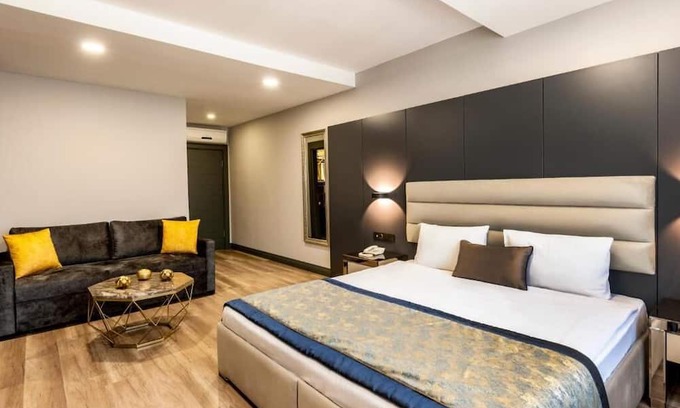 Sisli Apartment | A Palace Suites - Deluxe Two-Bedroom Suite 1