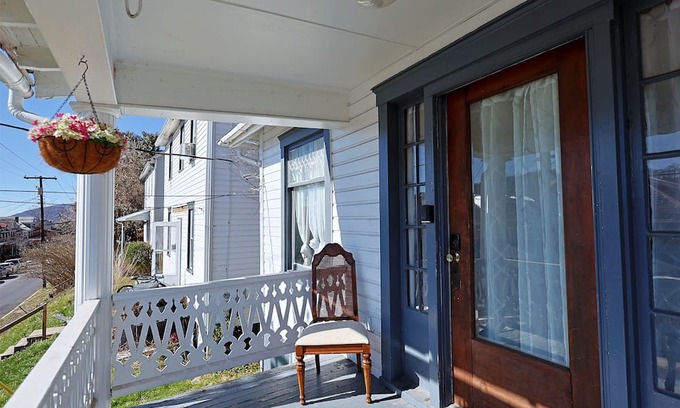 Cumberland House | NEW LISTING! Your Private Oasis with Stunning Mountain Vistas by RedAwning