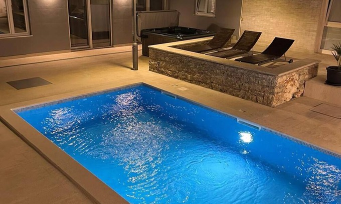 Gregovica Villa | Villa with pool and whirlpool