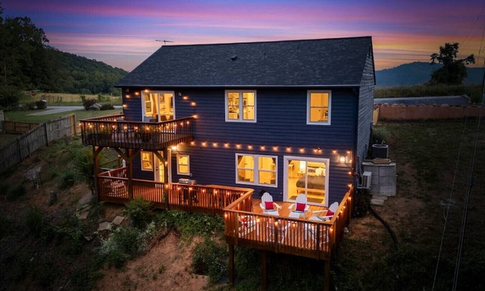 Burnt Chimney House | The Getaway Lodge near Roanoke/Bedford/Lynchburg